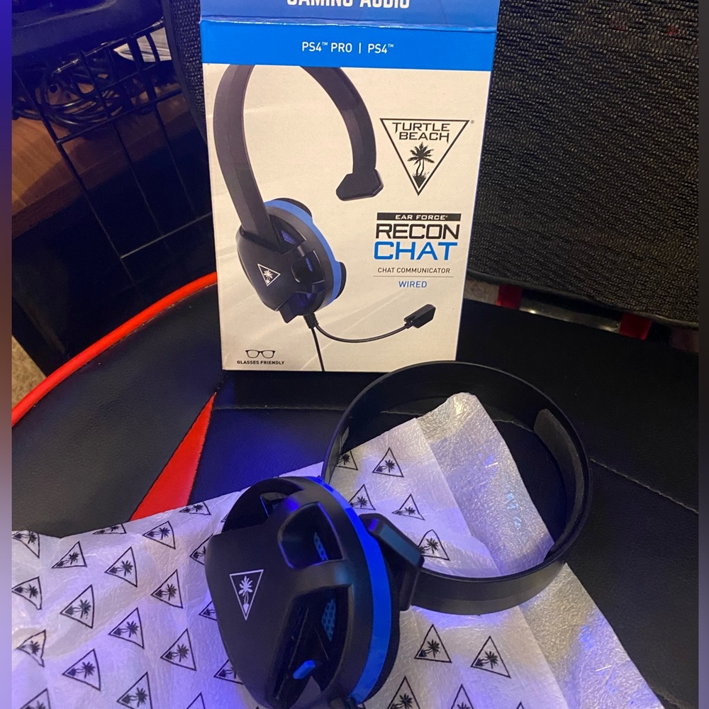 PS4 Turtle Beach headset, wired with microphone.